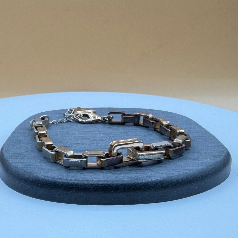 GUESS Gold Tone Chunky Geometric Link Chain Bracelet Logo Charm Adjustable Style